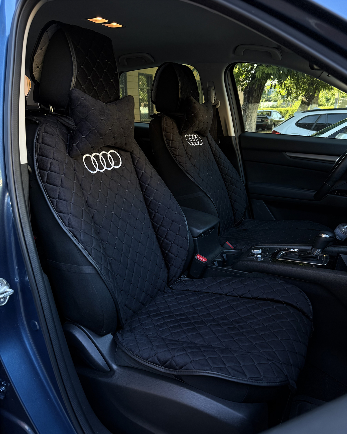 Комплект накидок на передні сидіння (чорна алькантара) Audi