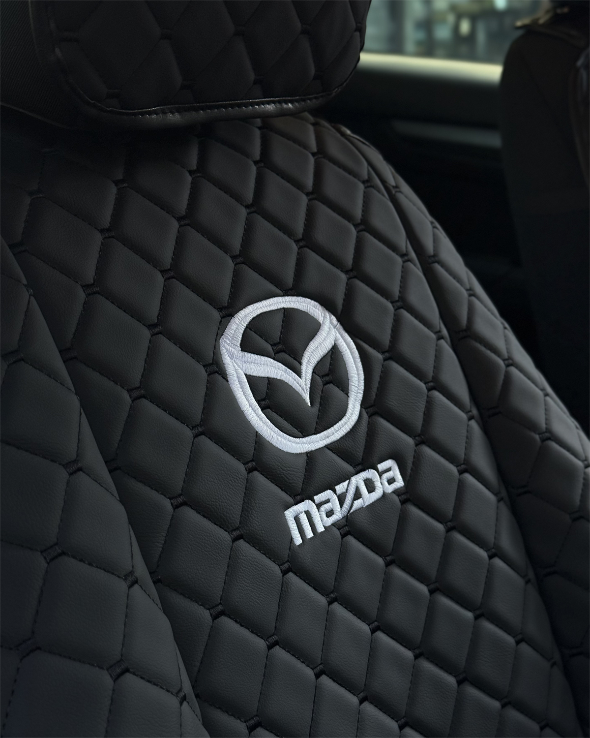 Комплект накидок на передні сидіння (чорна б/п еко шкіра) Mazda