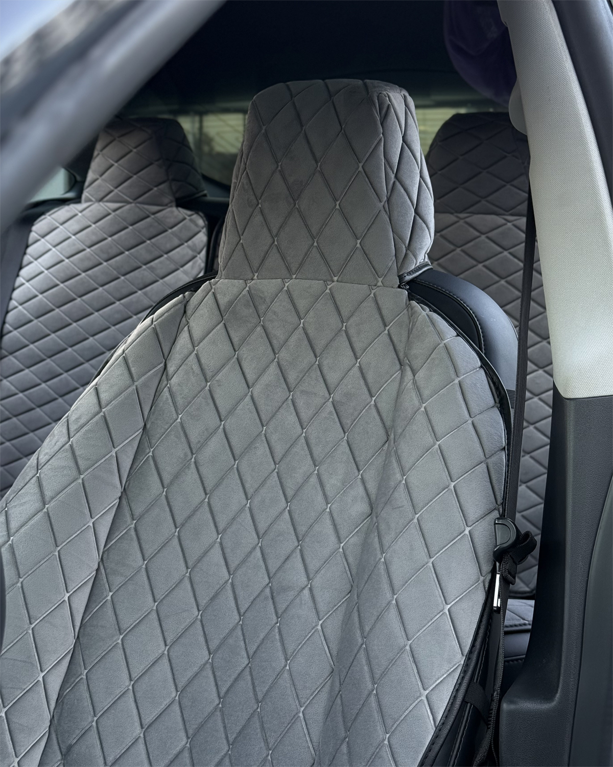 Комплект цільних накидок на передні та задні сидіння Tesla (світло сірий велюр)